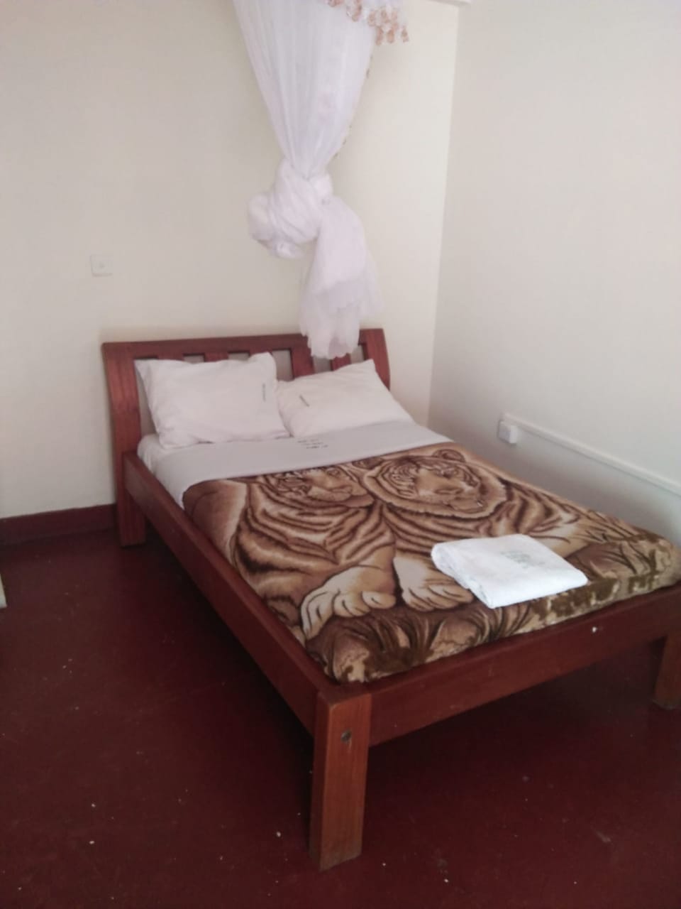 Standard Twin Room | Iron/ironing board, free WiFi, bed sheets