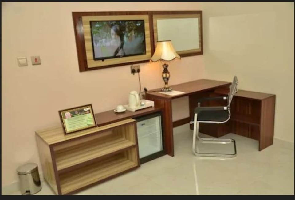 In-room safe, soundproofing, free WiFi, bed sheets