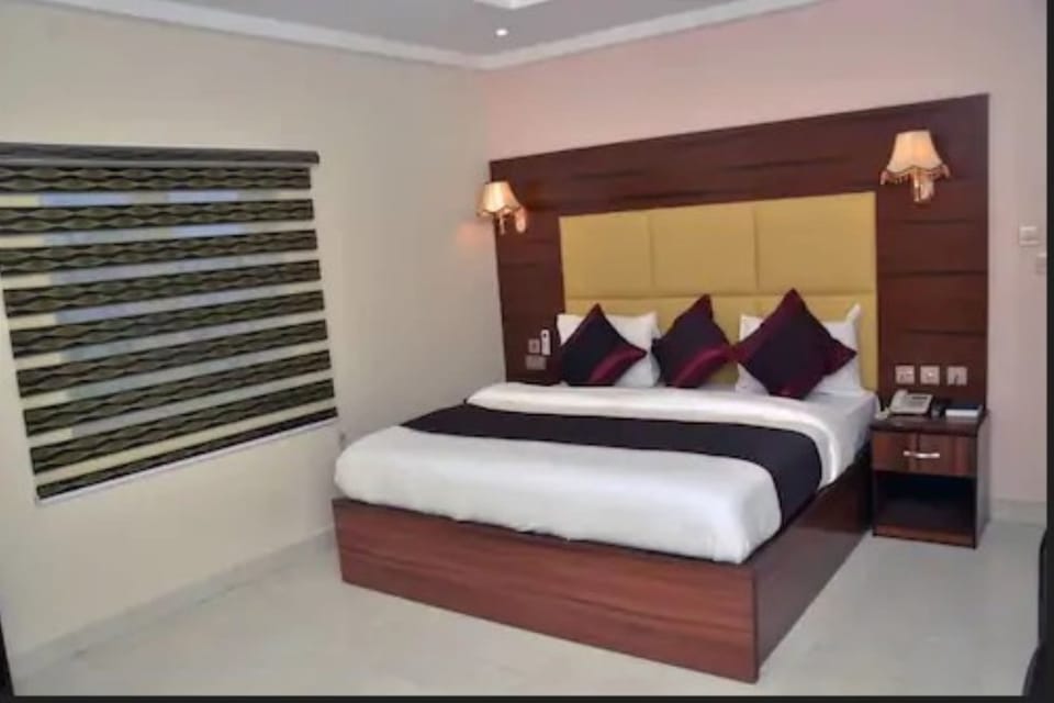 Elite Room | In-room safe, soundproofing, free WiFi, bed sheets