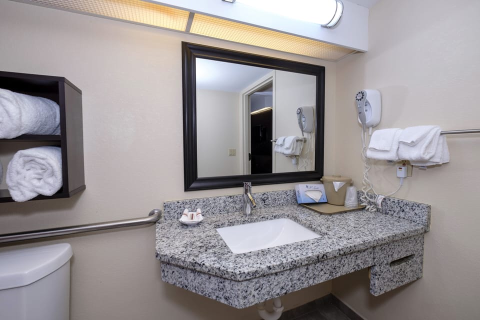 Shower, free toiletries, hair dryer, towels