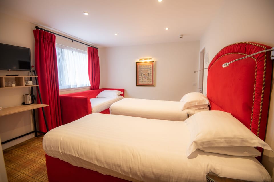 Standard Triple Room | Desk, free WiFi, bed sheets