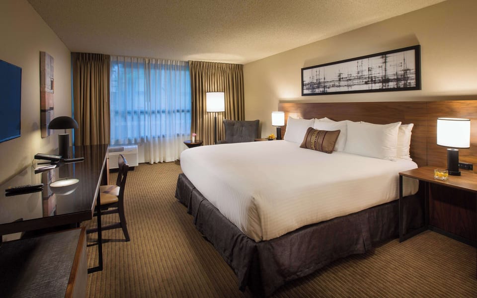 Deluxe Room, 1 King Bed (Coast Premium King) | Desk, iron/ironing board, cribs (free), rollaway beds (surcharge)