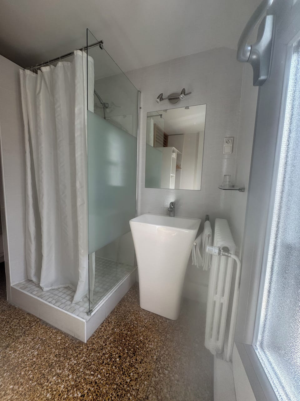 Shower, towels