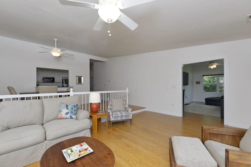 House, 4 Bedrooms | Living room