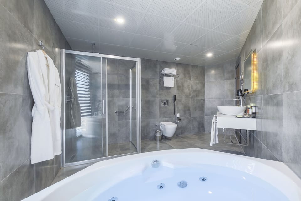 Deluxe Room | Jetted tub