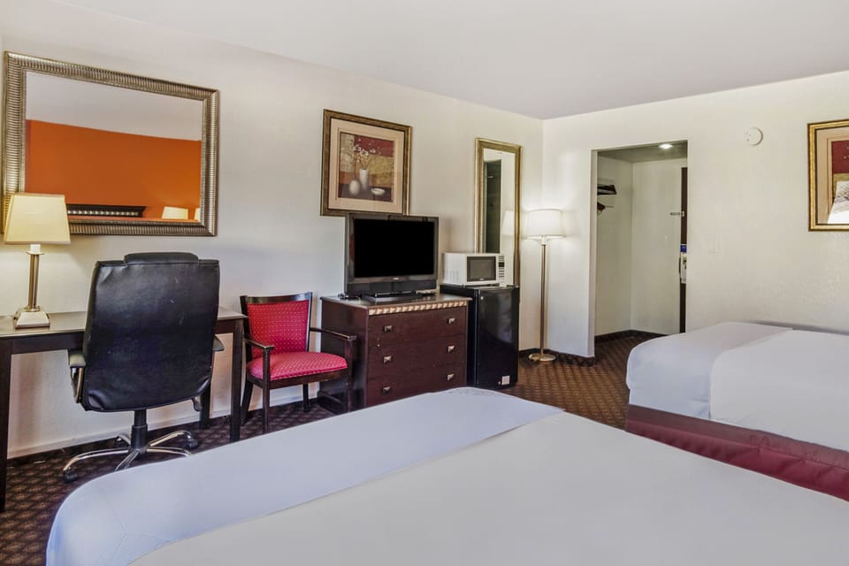In-room safe, desk, iron/ironing board (on request), WiFi (free)