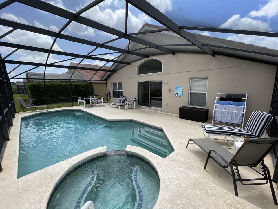 Your Private Pool and Spa Awaits!