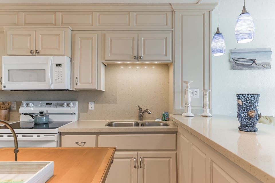 Condo, 1 Bedroom | Private kitchen | Coffee/tea maker, fridge, microwave, oven