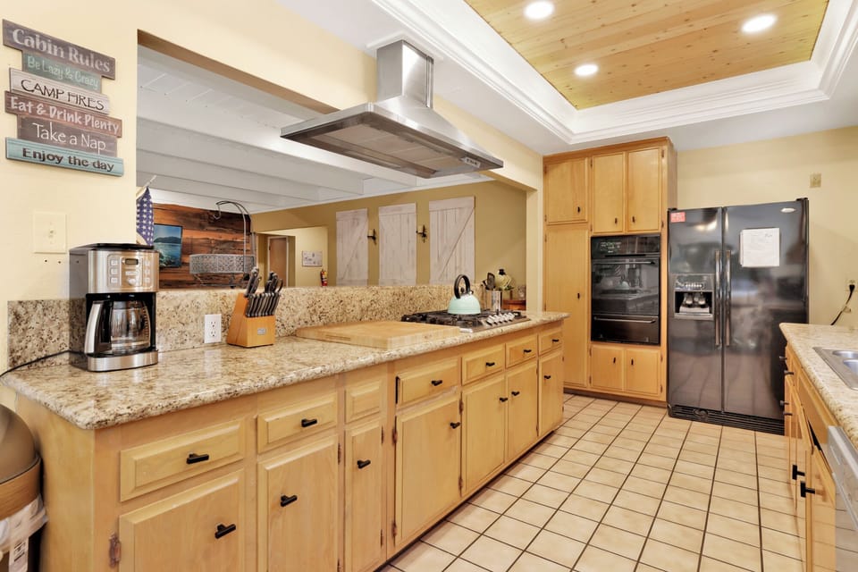 House, Multiple Beds, Hot Tub, Mountain View (1651) | Private kitchen