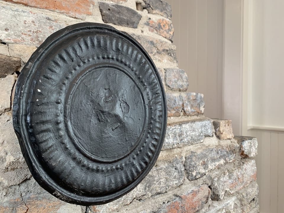 1880 fireplace feature detail.