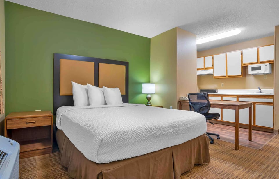 Desk, iron/ironing board, free WiFi, bed sheets