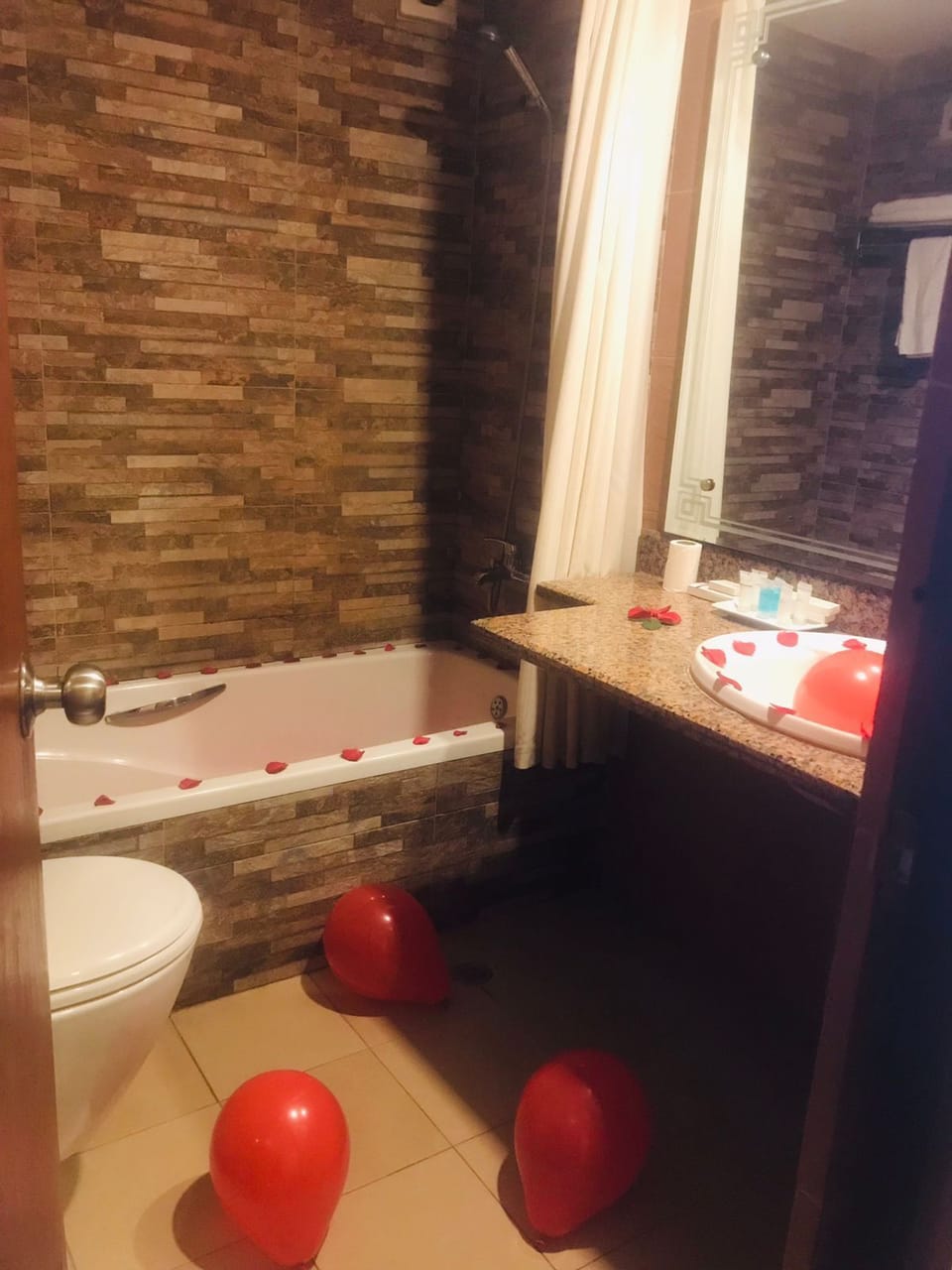 Superior Triple Room | Bathroom | Free toiletries, slippers, towels