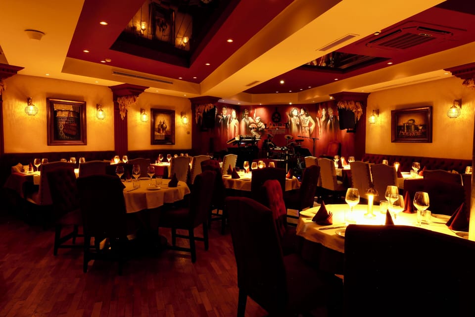 3 restaurants; breakfast, lunch, dinner, and brunch served