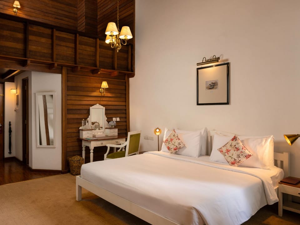 Deluxe Attic | 1 bedroom, premium bedding, in-room safe, desk