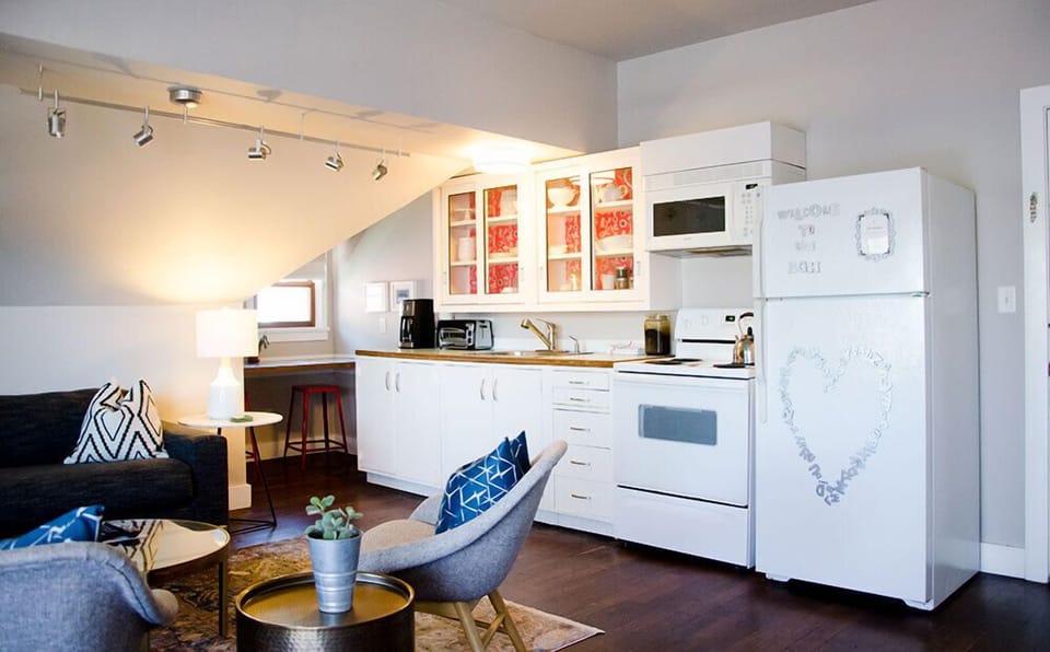 NO. 6 Treetop Suite | Private kitchen | Coffee/tea maker, toaster oven, cookware/dishes/utensils, spices