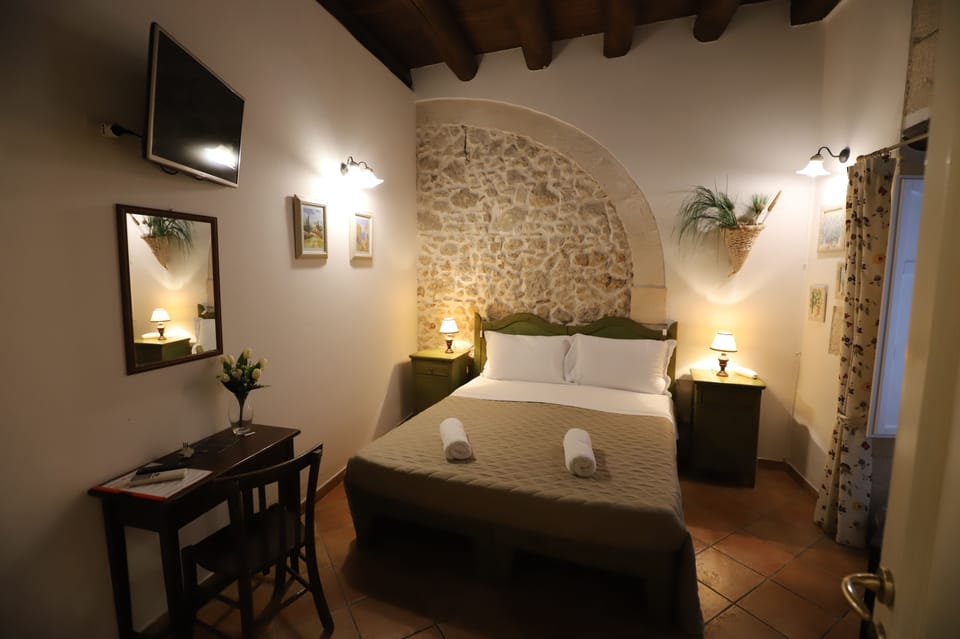 Standard Double Room | Free WiFi, bed sheets