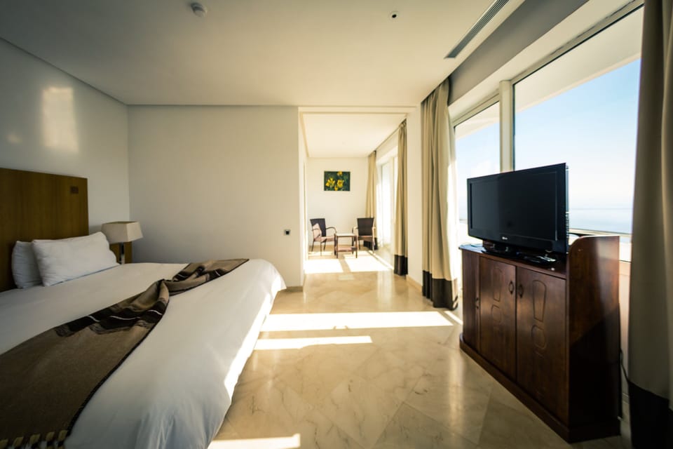 Junior Suite, Multiple Beds, Sea View | Premium bedding, Select Comfort beds, in-room safe, desk