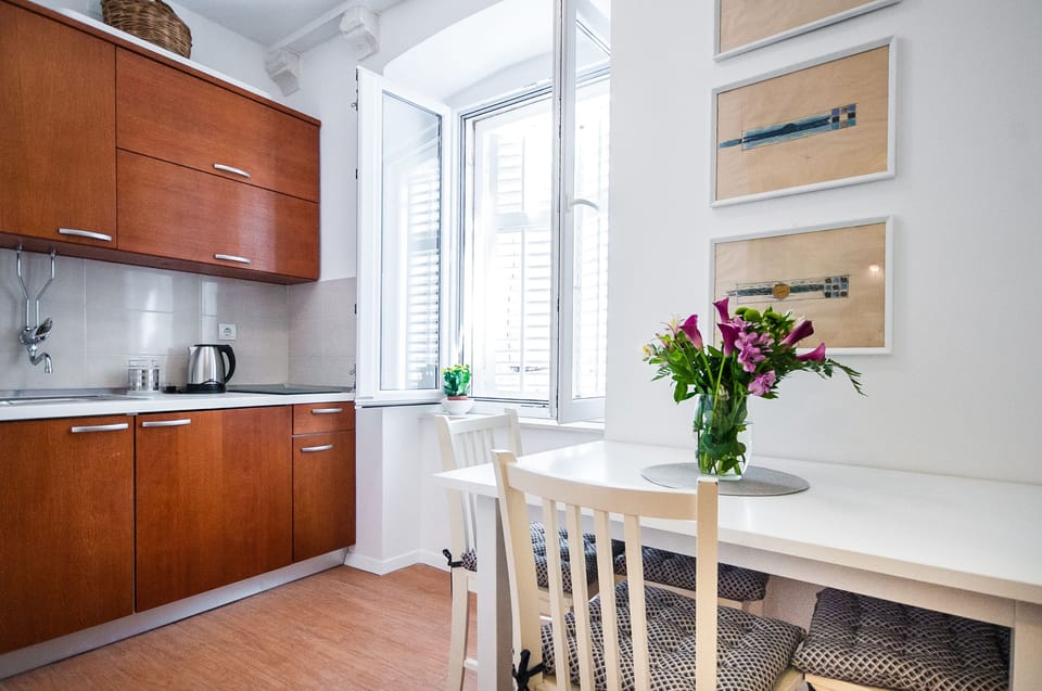 Comfort Apartment (Diana) | In-room dining
