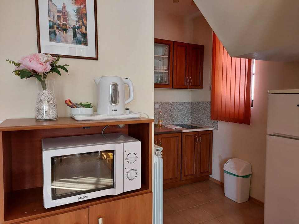 Family Villa, 2 Bedrooms, Garden View | Private kitchen | Full-size fridge, microwave, stovetop, coffee/tea maker