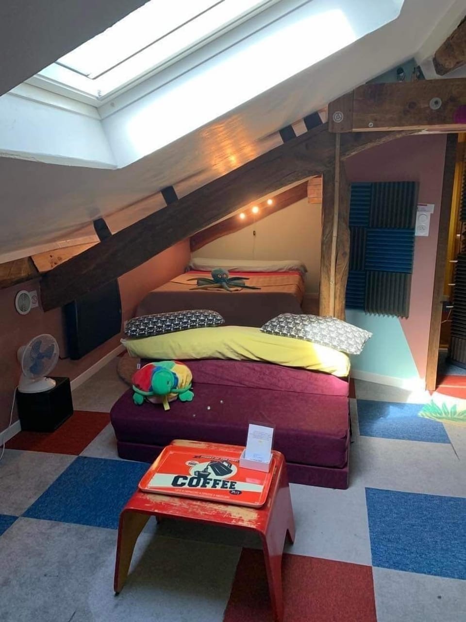 Chambre double (Music) | Laptop workspace, iron/ironing board, WiFi (free)