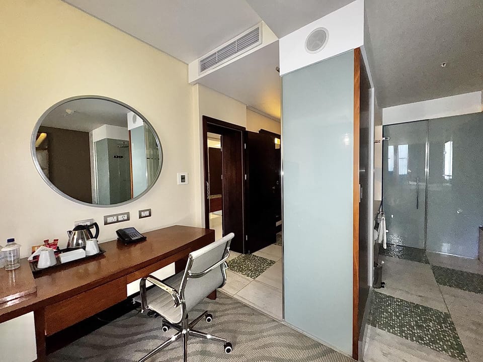 Pillowtop beds, minibar, in-room safe, desk