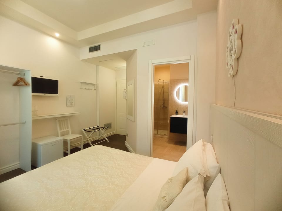 Deluxe Room, 1 Double Bed, Pool View, Tower | Down comforters, minibar, in-room safe, individually decorated