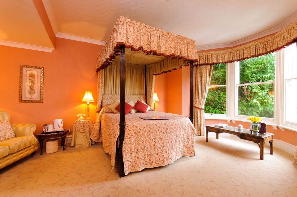 Suite (4 Poster Bed) | 1 bedroom, desk, iron/ironing board, free WiFi