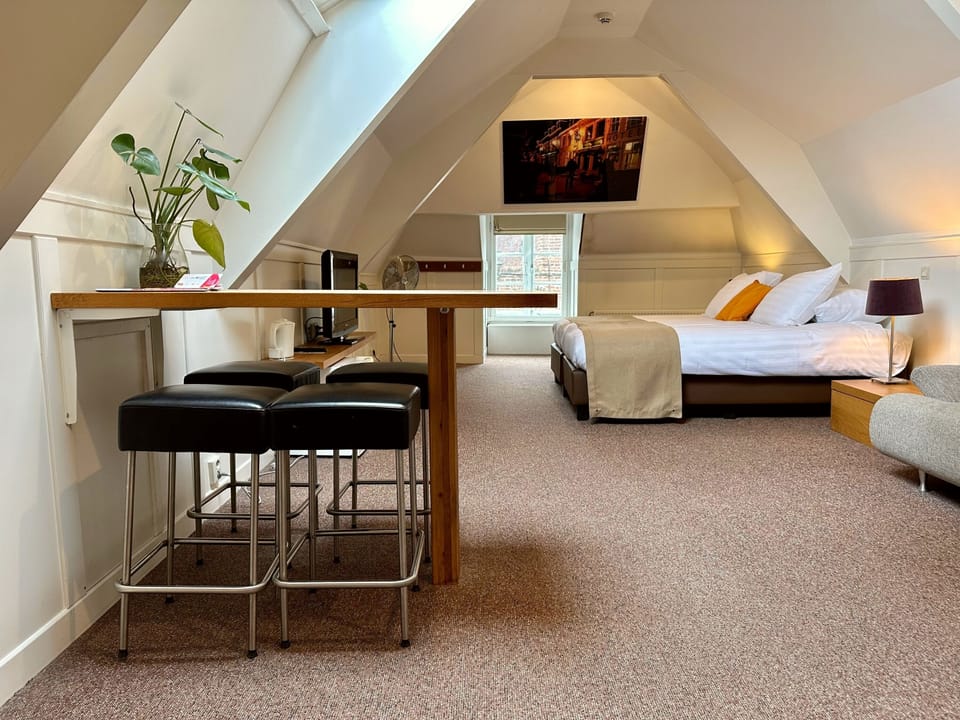 Comfort Suite, 2 Twin Beds, Ensuite | Free WiFi, bed sheets