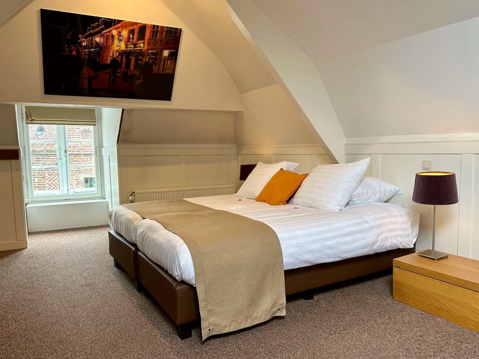 Comfort Suite, 2 Twin Beds, Ensuite | Free WiFi, bed sheets