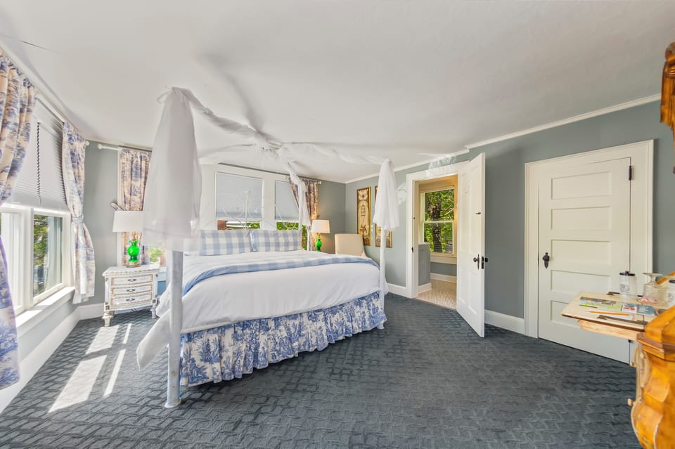 Romantic Room, Private Bathroom (The Hidden Room) | Egyptian cotton sheets, premium bedding, individually decorated