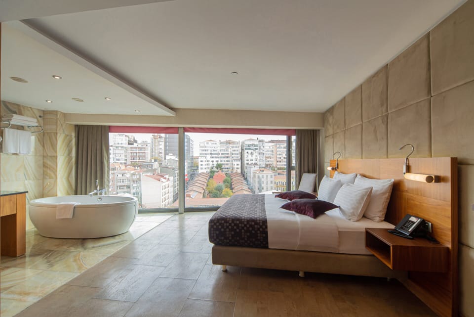 Suite, 1 Bedroom | Hypo-allergenic bedding, minibar, in-room safe, individually decorated