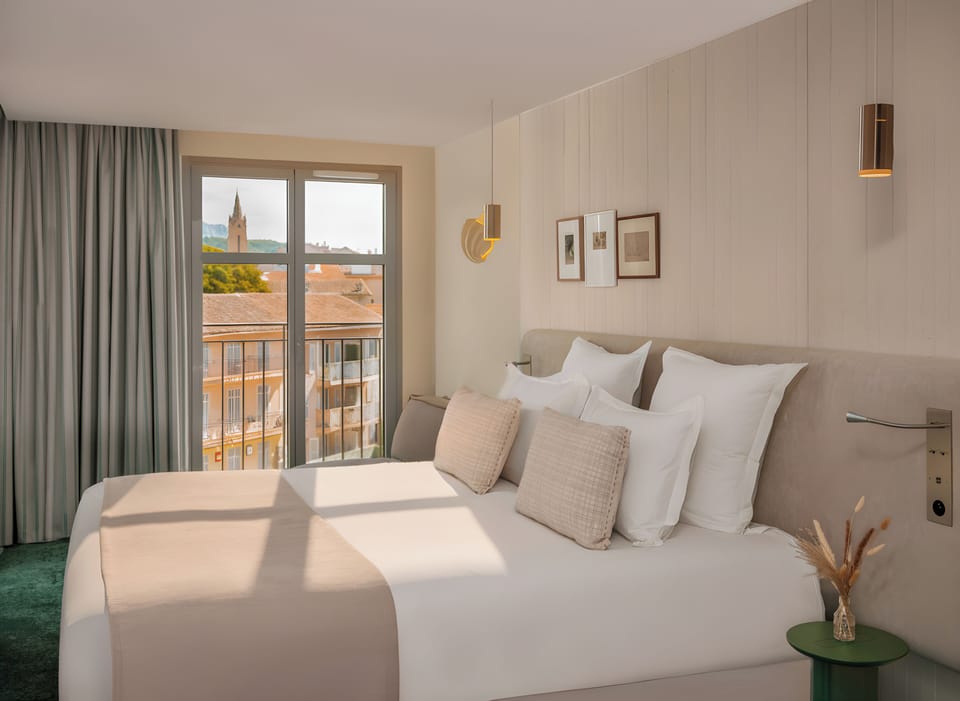 Deluxe Room | Premium bedding, pillowtop beds, in-room safe, desk