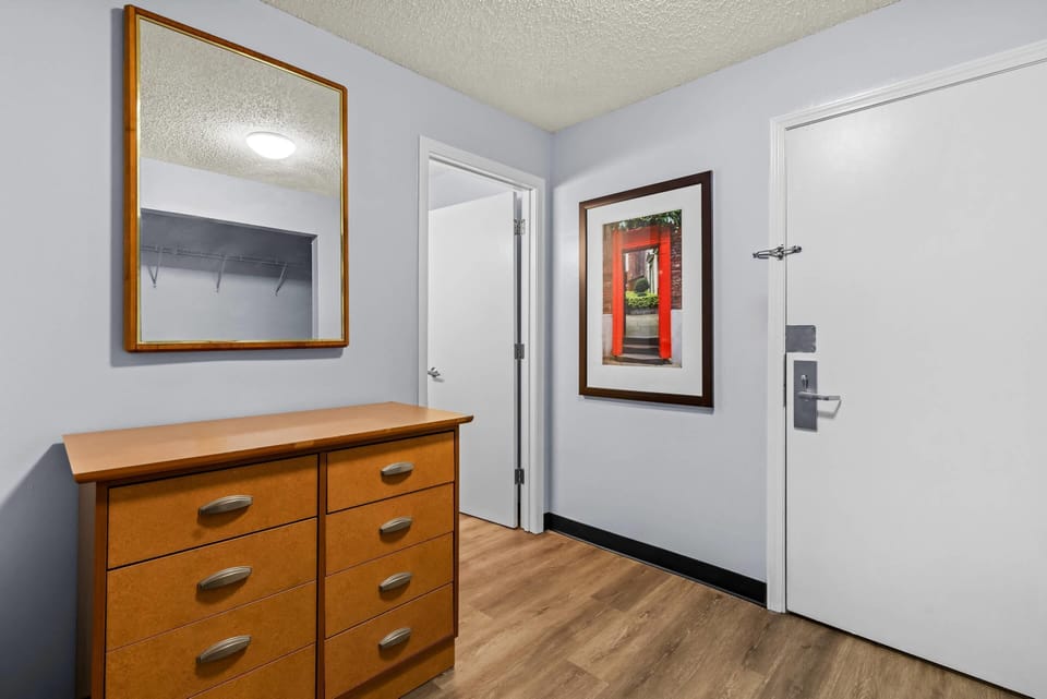 Suite, 1 Queen Bed with Sofa bed, Non Smoking | Individually decorated, individually furnished, desk, laptop workspace