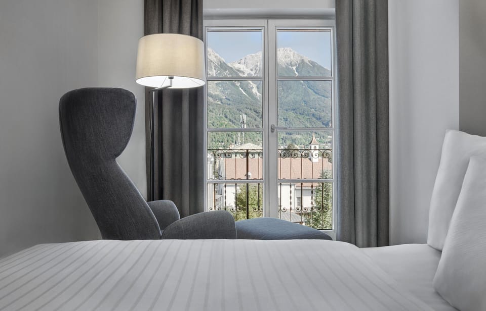 Premium bedding, in-room safe, free WiFi, bed sheets