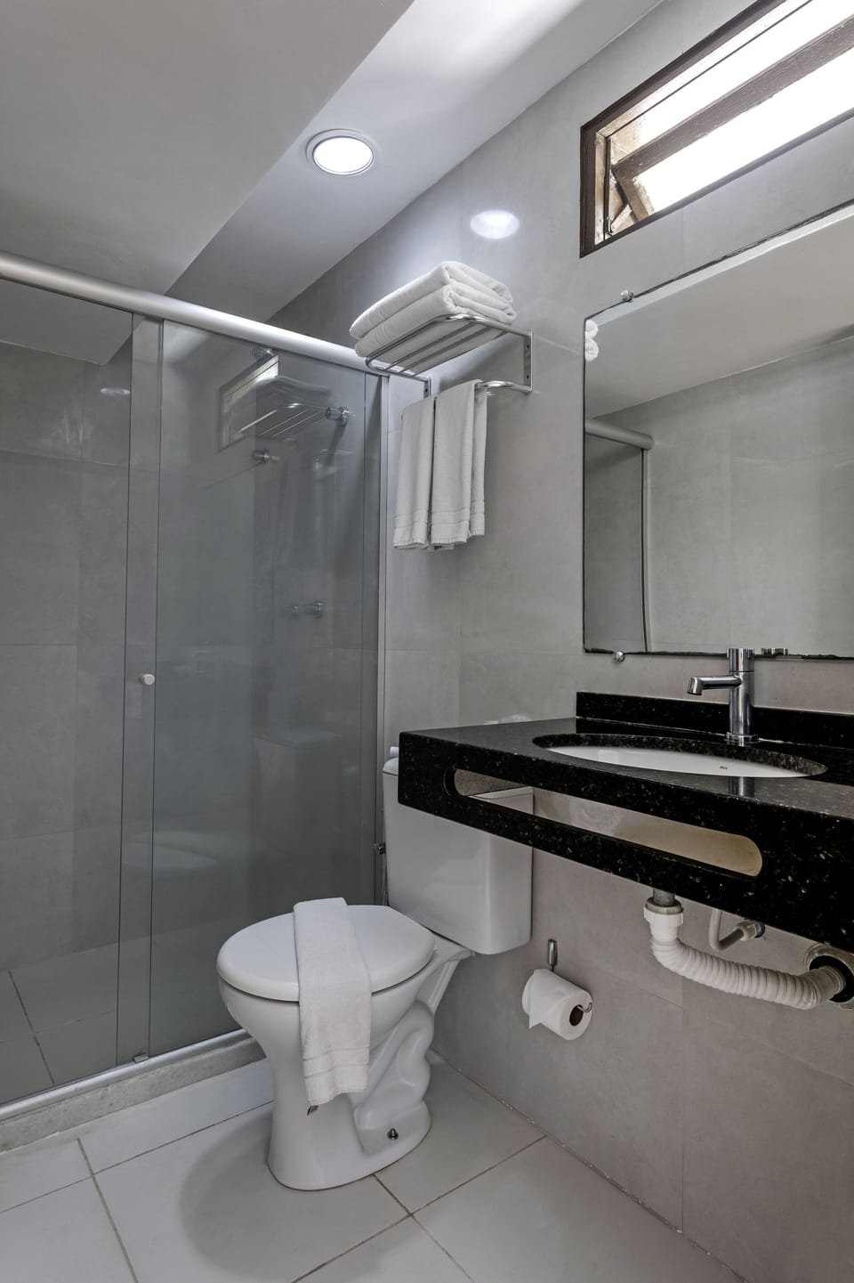 Standard Room | Bathroom | Shower, free toiletries, towels