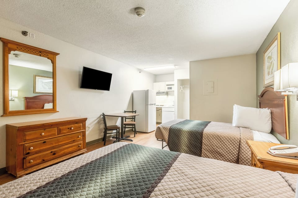 Laptop workspace, blackout drapes, WiFi (free), bed sheets