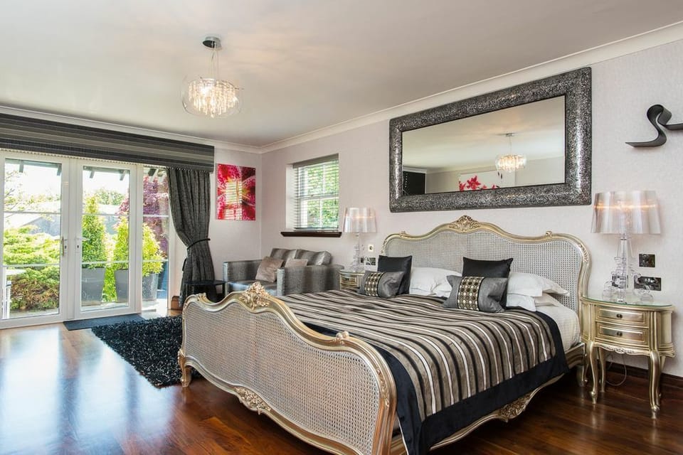 Ambleside Super Luxury Suite with Spa bath and  Patio | Egyptian cotton sheets, hypo-allergenic bedding, minibar, in-room safe