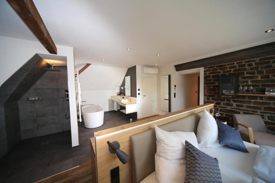 In-room safe, desk, blackout drapes, free WiFi