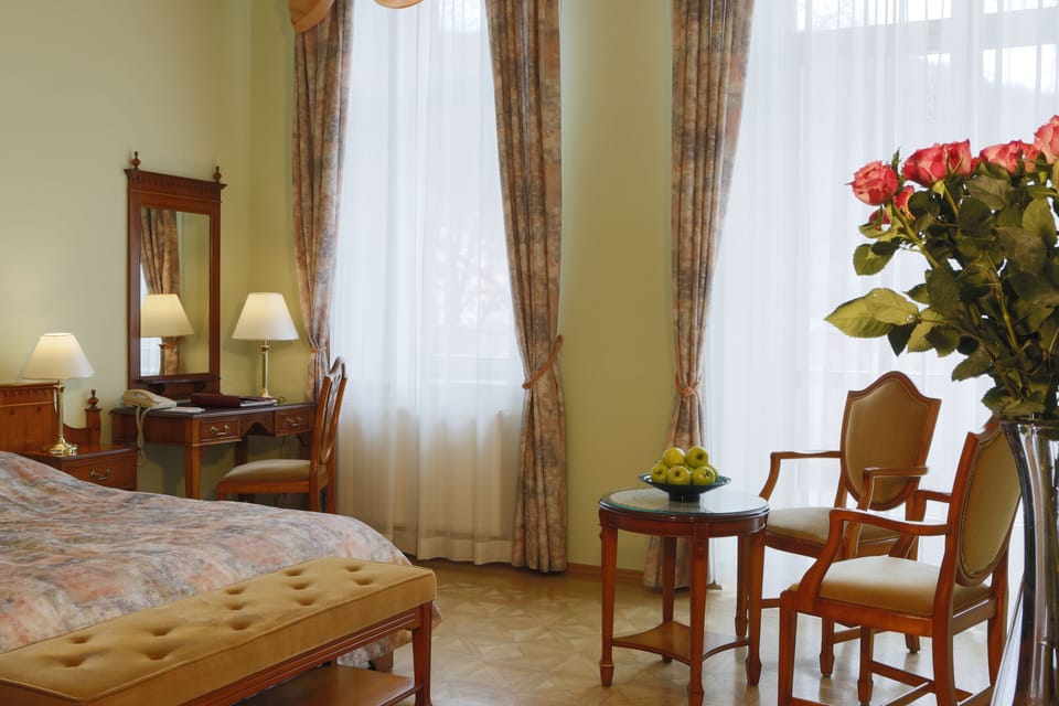 Standard Double Room | In-room safe, desk, laptop workspace, blackout drapes