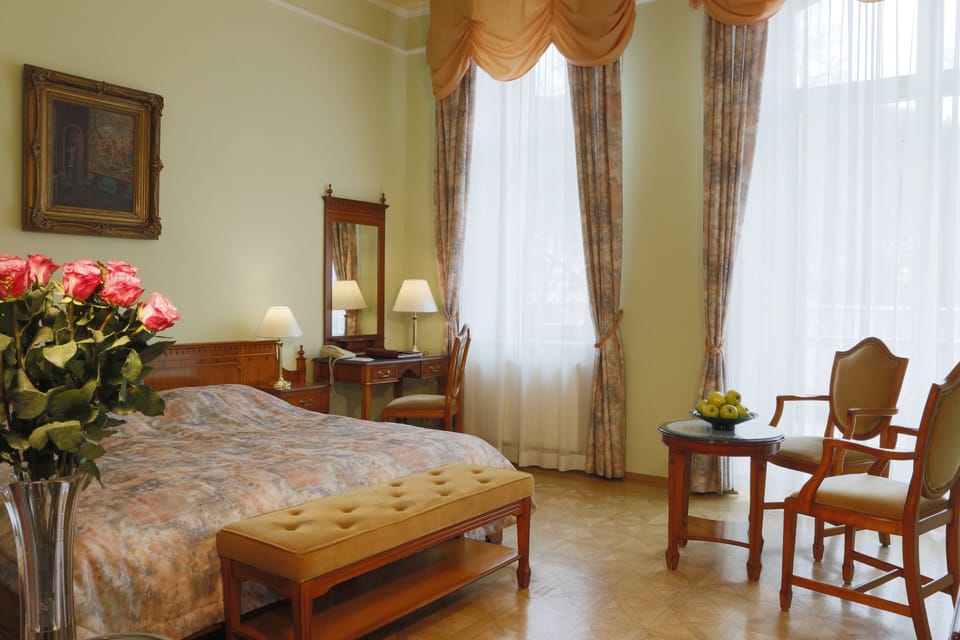 Standard Double Room | In-room safe, desk, laptop workspace, blackout drapes