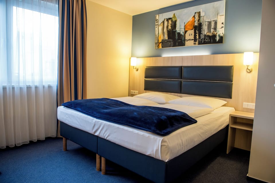 In-room safe, desk, soundproofing, cribs/infant beds