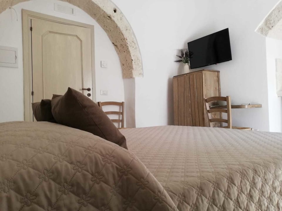 Classic Double Room | Cribs/infant beds, free WiFi, bed sheets