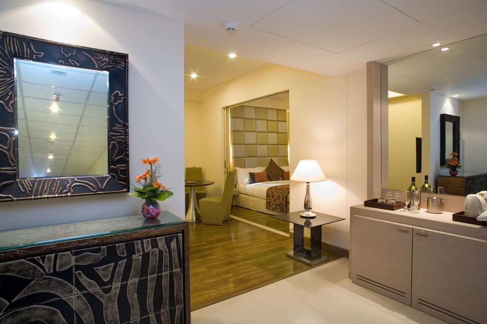 Suite | Interior