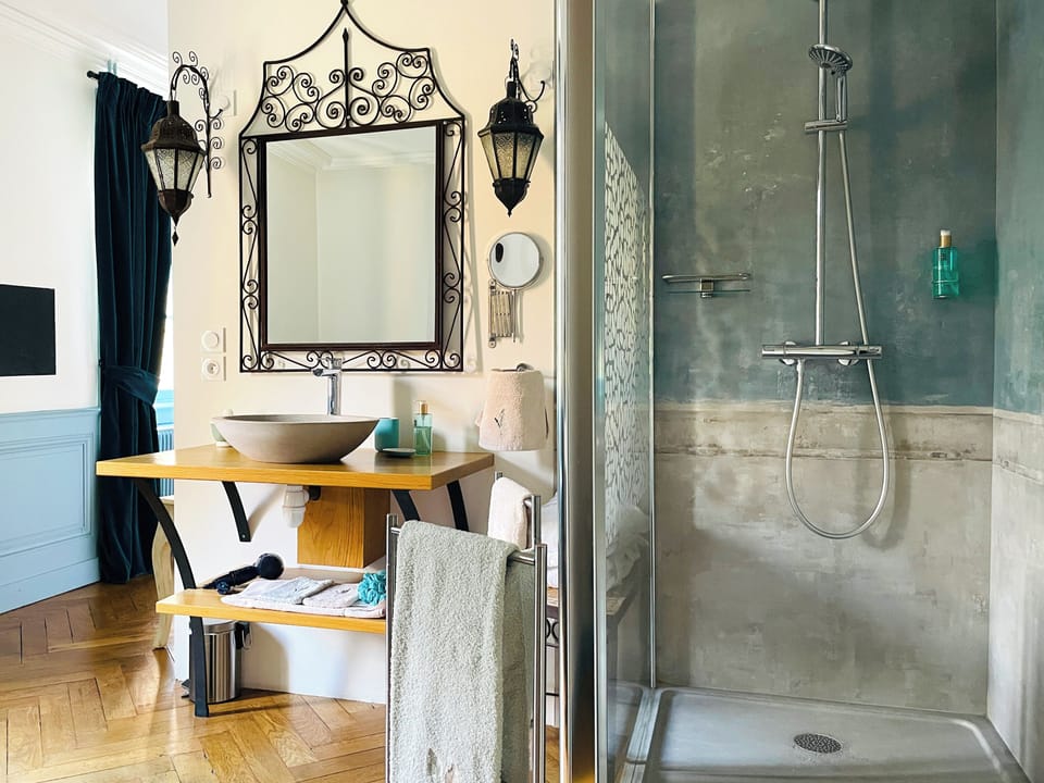 Double Room (Absinthe) | Bathroom | Free toiletries, hair dryer, towels, soap