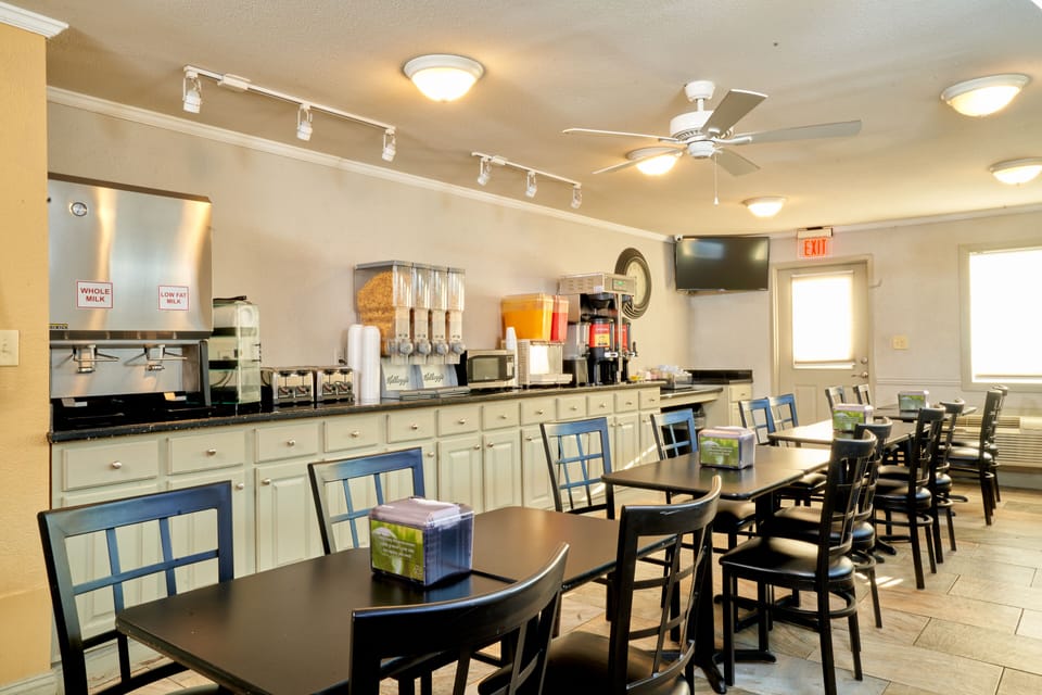Free daily continental breakfast