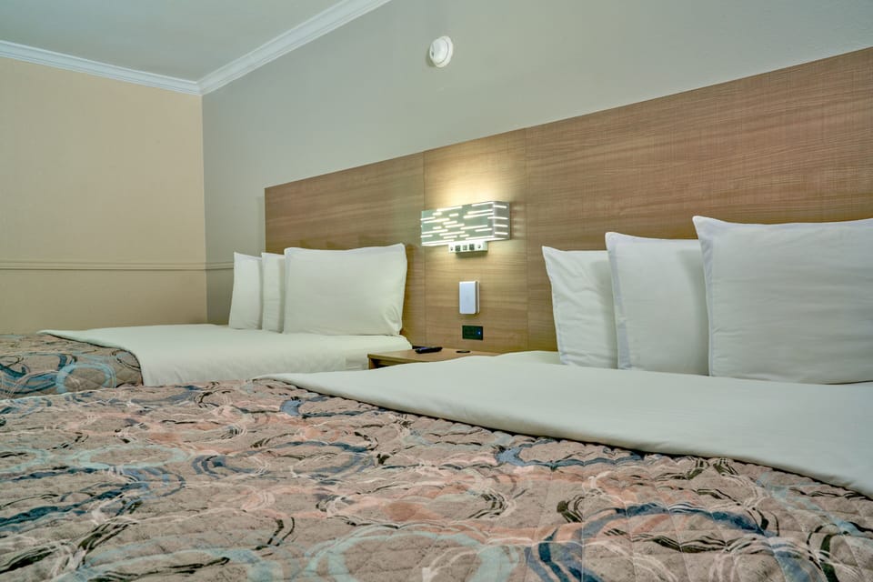 2 Queen Garden | Premium bedding, blackout drapes, soundproofing