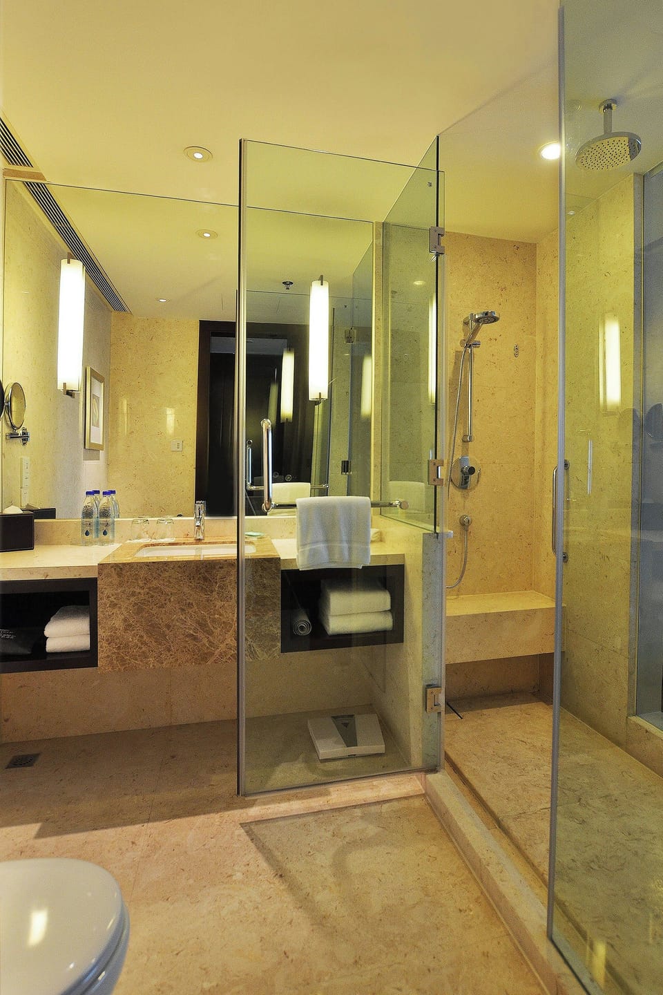 Combined shower/tub, free toiletries, hair dryer, bathrobes