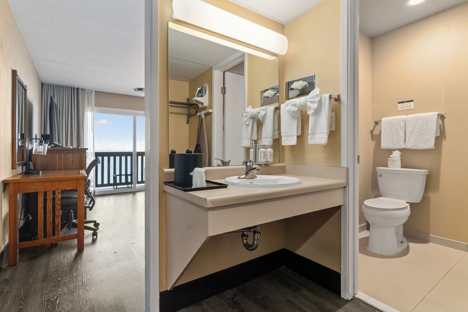 Room, 1 King Bed, Balcony, Bay View | Bathroom | Combined shower/tub, free toiletries, hair dryer, towels
