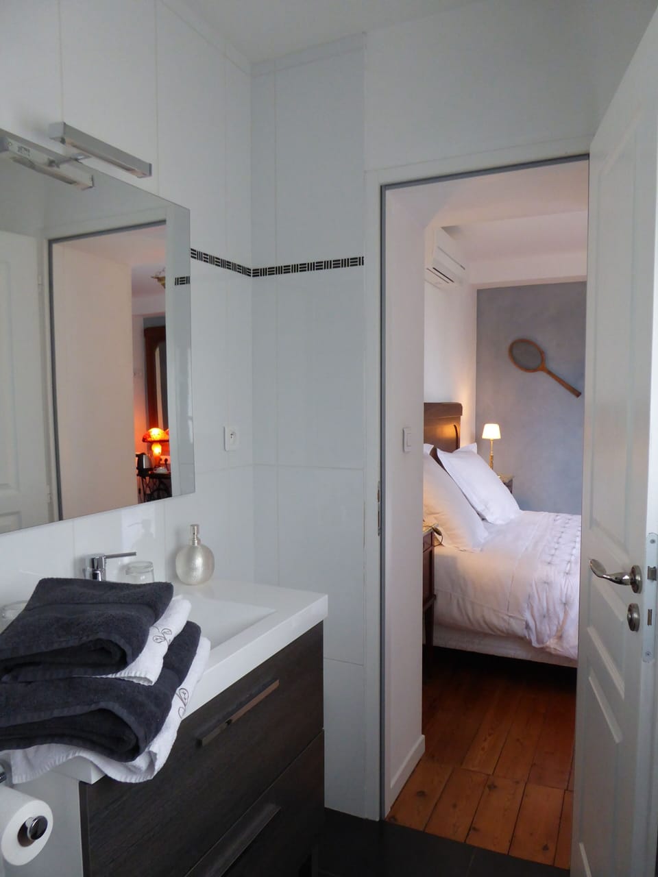 Standard Double Room, Garden View (Charleston) | Bathroom | Shower, free toiletries, hair dryer, towels