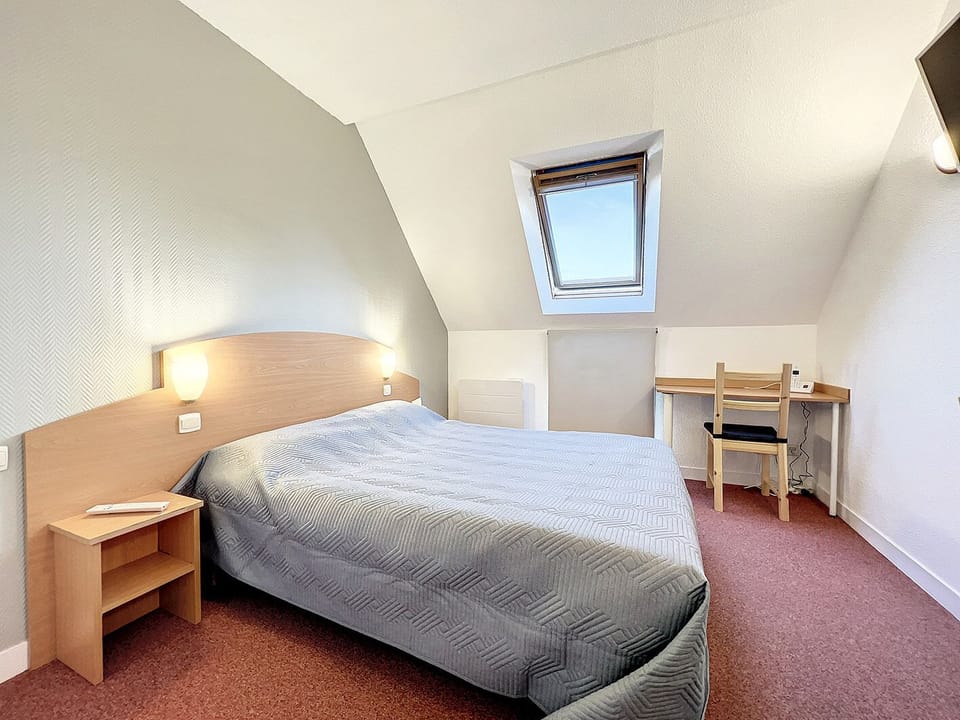 Studio | Individually decorated, individually furnished, desk, soundproofing